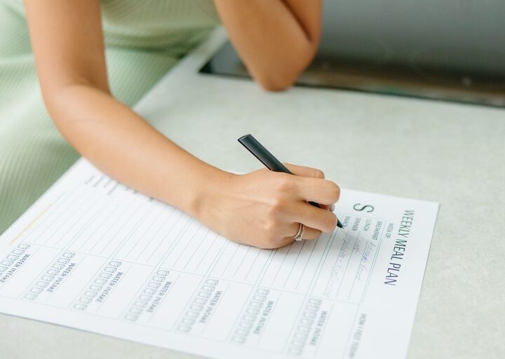 How to Create a Simple Weekly Meal Plan for Stress-Free Cooking